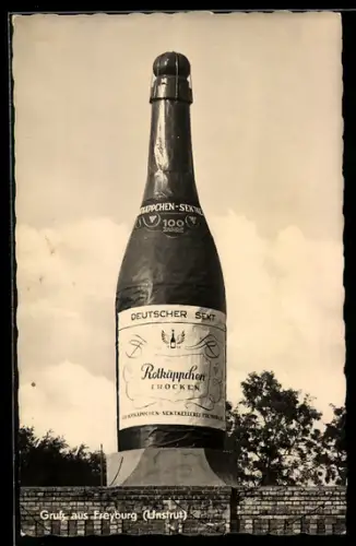 AK Freyburg, Reklame für Rotkäppchen-Sekt, riesige Sektflasche