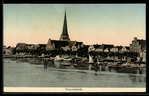 Goldfenster-AK Travemünde, Teilansicht mit Kirche, mit leuchtenden Fenstern