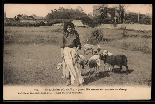 AK Ile de Bréhat /C.-du-N., Jeune fille menant ses moutons au champ