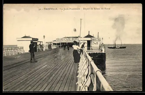 AK Trouville, La Jetée-Promenade, Départ du Bateau du Havre