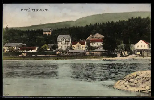 AK Dobrichovice, Teilansicht vom Wasser aus gesehen