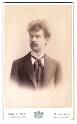 Fotografie Karl Lützel, München, Dachauerstr. 19/21, Porträt eines jungen Mannes
