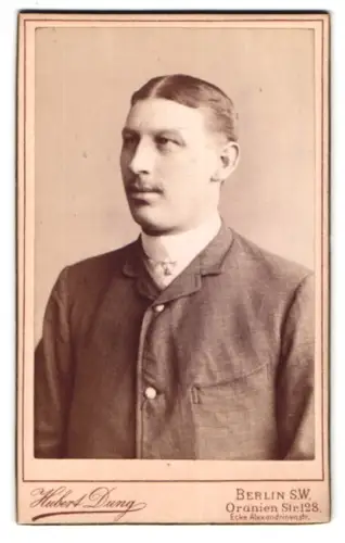Fotografie Hubert Dung, Berlin, Oranien Strasse 128, Porträt eines jungen Mannes