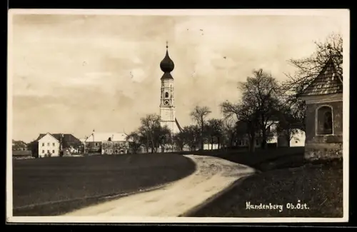 AK Handenberg /Ob. Öst., Ortspanorama mit Kirche u. Kapelle