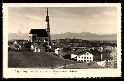 AK Eggelsberg /Ob.-Öst., Ortsansicht mit Kirche und Bayerischen Alpen