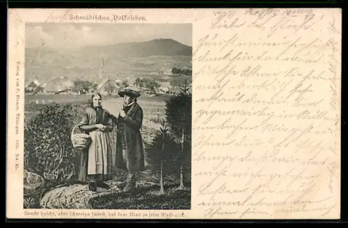 AK Paar mit schwäbischer Tracht, im Hintergrund Ortspanorama
