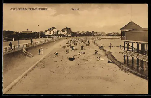 AK Travemünde, Blick über den Strand, Leute bei den Strandkörben