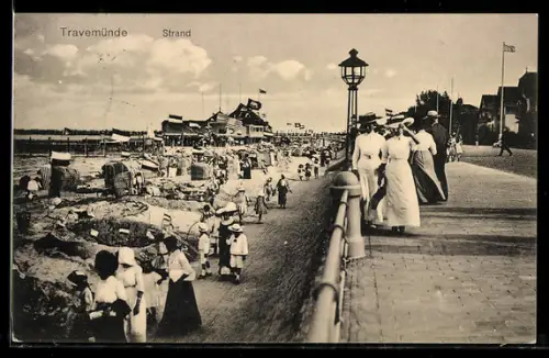 AK Travemünde, Strandpromenade mit Ausflüglern