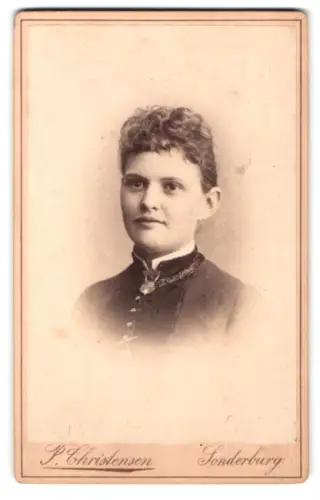 Fotografie P. Christensen, Sonderburg, Grosse Strasse 31, Porträt einer Dame