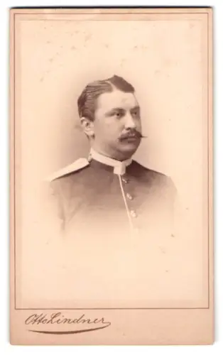 Fotografie Otto Lindner, Berlin, König-Str. 30, Sergeant in Uniform