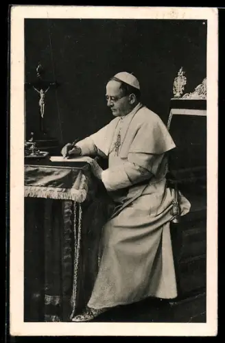 AK Papst Pius XI. am Schreibtisch sitzend