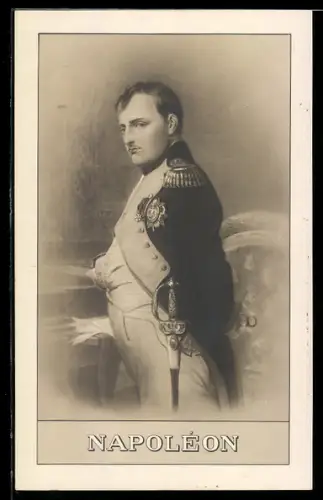 AK Napoleon Bonaparte in Uniform und typischer Pose