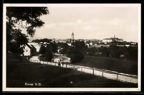 AK Enns, Ortsansicht mit Kirche und Strasse aus der Vogelschau