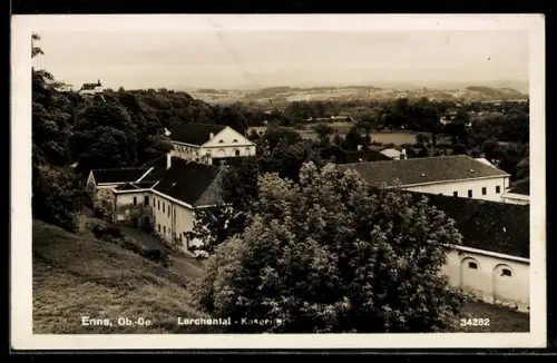 AK Enns /Ob. Öst., Lerchental, Kaserne aus der Vogelschau