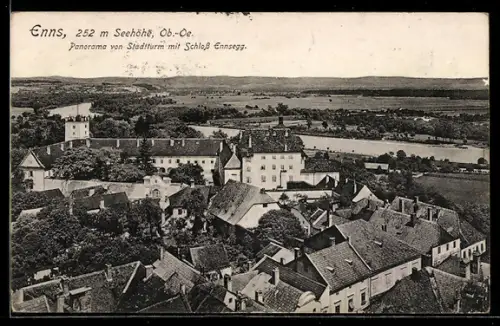 AK Enns /Ob. Öst., Teilansicht vom Stadtturm mit Schloss Ennsegg