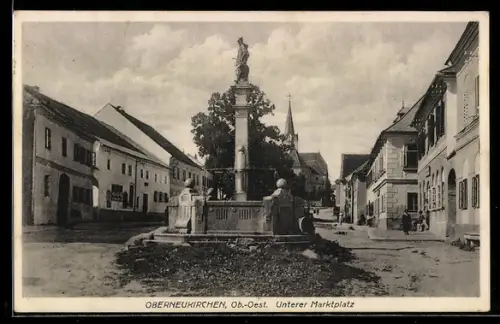 AK Oberneukirchen /Ob. Öst., Unterer Marktplatz mit Brunnen und Kirche