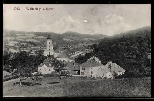 AK Wilhering a. Donau, Ortsansicht mit umgebender Landschaft
