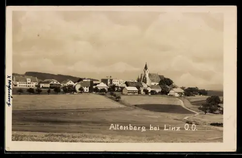 AK Altenberg bei Linz, Ortspanorama mit Kirche u. Feldern