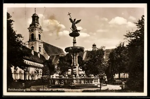 AK Reichersberg am Inn, Stiftshof mit Michaelsbrunnen