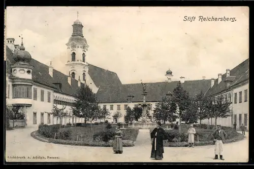 AK Reichersberg, Kirche mit Denkmal