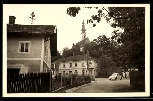 AK Geinberg /Innkreis, Strassenpartie mit Kirche