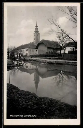 AK Hörsching /Ob.-Donau, Uferpartie mit Kirche