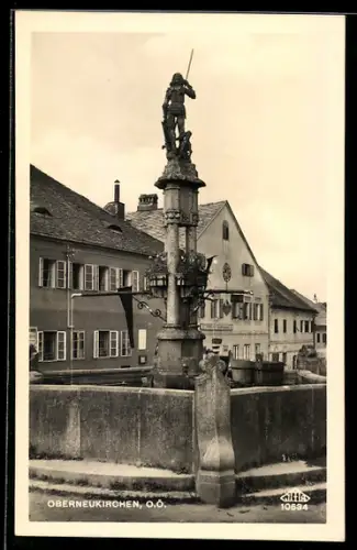 AK Oberneukirchen /O.Ö., Brunnen auf dem Marktplatz