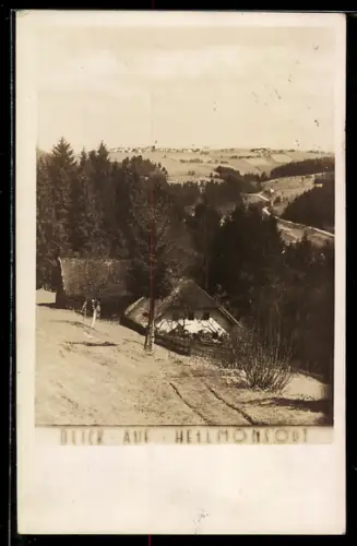 AK Hellmonsödt, Panorama mit Gehöft, Wald und Landstrasse