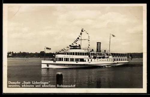 AK Bodensee-Dampfer Stadt Ueberlingen nähert sich dem Hafen