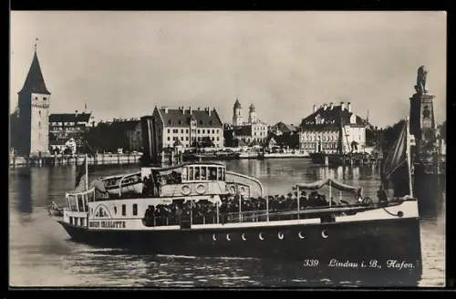 AK Lindau i. B., Raddampfer Königin Charlotte beim Verlassen des Hafens, Bodensee