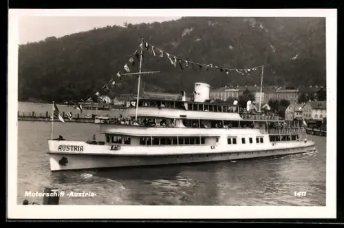 AK Motorschiff Austria beim Manövrieren im Hafen