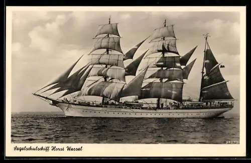 AK Segelschulschiff der Kriegsmarine  unter vollen Segeln, Segelschiff