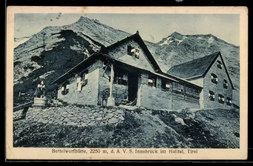 AK Bettelwurfhütte, Vor dem Berghaus des A.V.S. Innsbruck im Hallertal