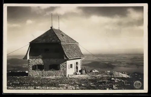 AK Hochleckenhaus /Höllengebirge, Berghütte im Sonnenschein