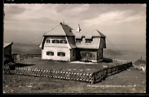 AK Hochleckenhaus /Höllengebirge, Blick auf die Berghütte