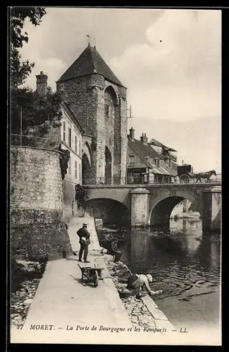 AK Moret, La Porte de Bourgogne et les Remparts