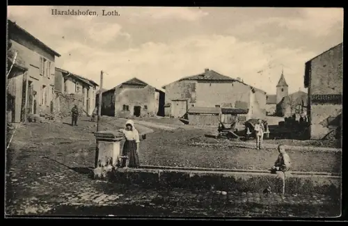 AK Haraldshofen /Loth., Platz mit Brunnen und Kirche