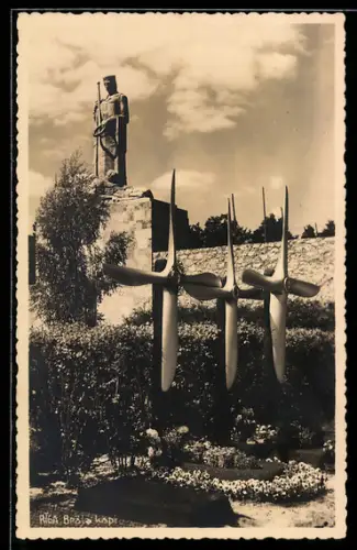 AK Riga, Monumento ai caduti aviatori
