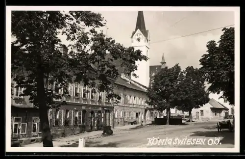 AK Königswiesen /Ob. Öst., Strassenpartie mit Kirche