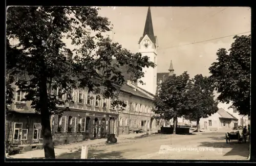 AK Königswiesen /O. D., Strassenpartie mit Kirche