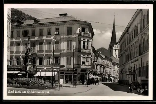 AK Bad Ischl im Salzkammergut, Strassenpartie mit Kirche