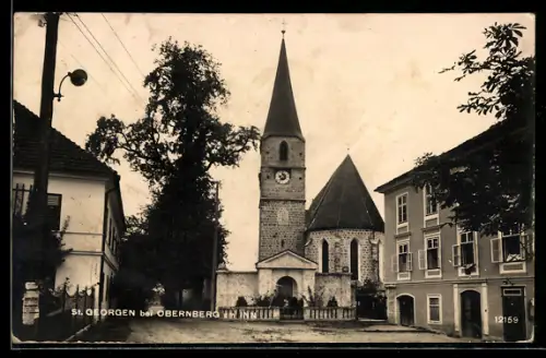 AK St. Georgen bei Obernberg, Kirchenpartie im Ort