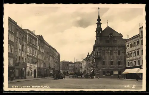 AK Ried i. Innkr., Stadtplatz mit Geschäften