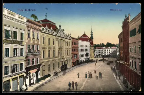 AK Ried /Innkreis, Hauptplatz mit Passanten