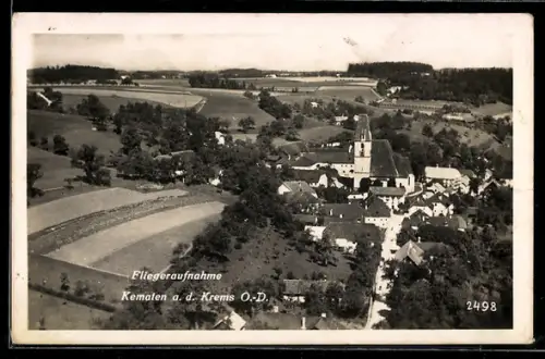 AK Kematen a. d. Krems, Strassenpartie mit Kirche, Fliegeraufnahme