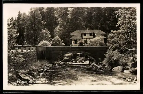 AK Gutau /O.-Oe., Waldaist bei Gutau, Gasthaus Waldaist mit Brücke