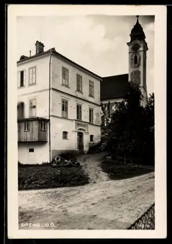 AK Eitzing /O.Ö., Strassenpartie vor der Kirche