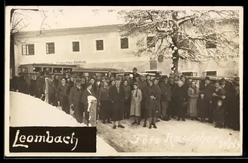 AK Leombach, Ausflugsgesellschaft vor dem Gasthaus