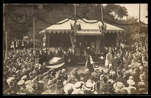 Foto-AK Bad Urach, Festakt 1917, Soldaten in Uniformen