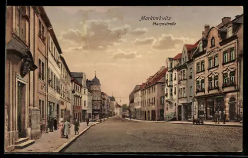 AK Marktredwitz, Hauptstrasse mit Spaziergängern